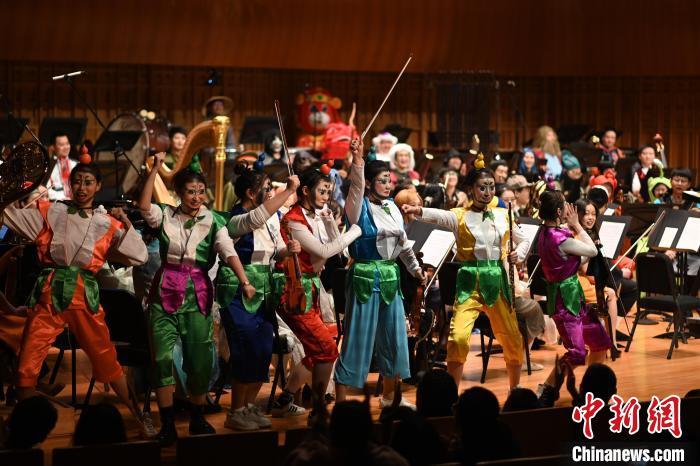 “音樂奇妙夜”西安上演歌者、樂手化身“卡通人”