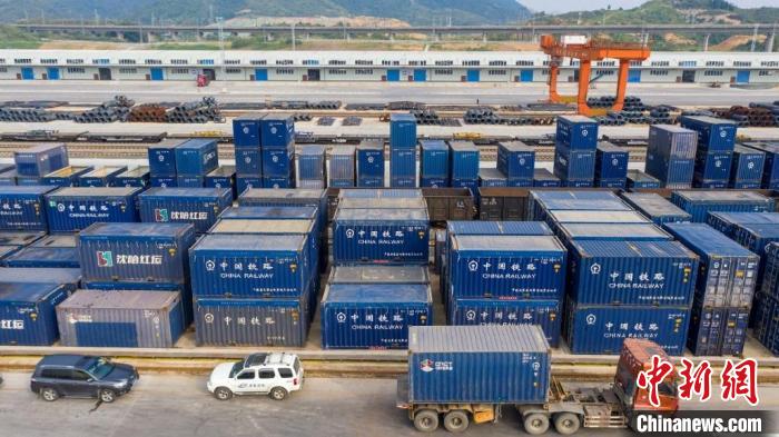 懷化國(guó)際陸港繁忙而有序(資料圖)。　雷明雄 攝