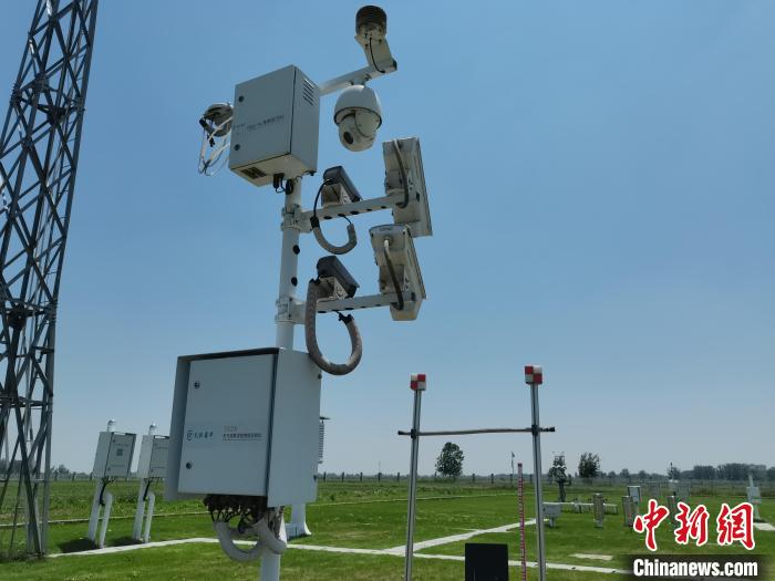 壽縣國家氣候觀象臺內(nèi)各種觀測設(shè)備。　吳然 攝