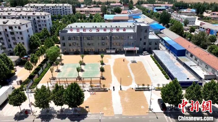 德州陵城區開放1297處鎮村公共場地，緩解農民曬糧難題?！×瓿菂^委宣傳部供圖