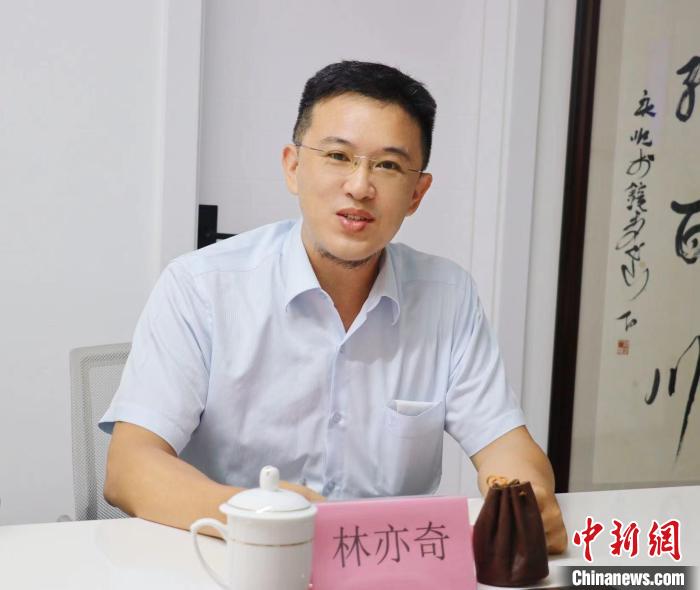 臺灣創(chuàng)新聯(lián)合建筑協(xié)會理事長林亦奇講述設(shè)立驛站愿景。　吳允杰 攝