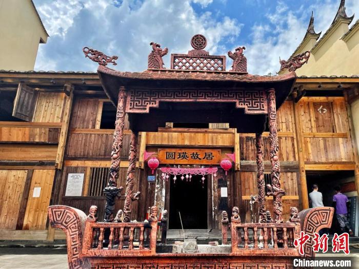 臺灣上趣開新團隊入駐古田縣平湖鎮(zhèn)端上村，以“圓瑛法師故里”為主題打造愛國禪意村。　呂巧琴 攝