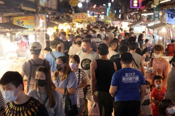 冰粉、雙皮奶、螺螄粉……臺網(wǎng)友發(fā)帖：臺灣街頭越來越多大陸小吃