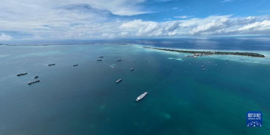 7月22日，中國海軍“和平方舟”號醫院船結束基里巴斯訪問，駛離塔拉瓦港。新華社發（桂江波 攝）