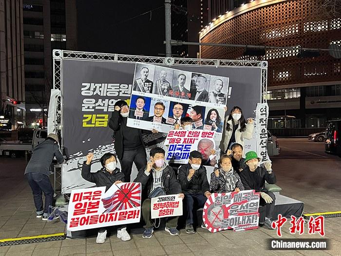 資料圖：韓國公民團體聯盟在首爾廣場舉行燭光守夜活動。