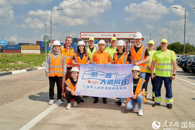 人民網記者在莫斯科別雷拉斯特物流中心采訪。