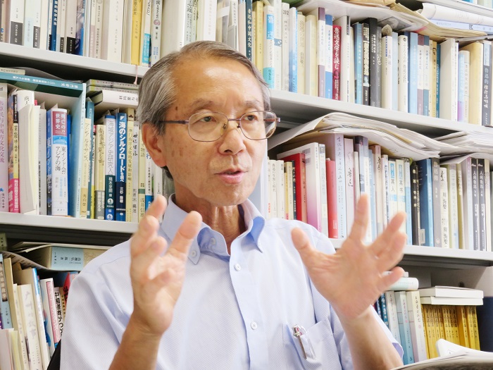 日本創(chuàng)價大學(xué)教授高橋強(qiáng)接受人民網(wǎng)采訪。（視頻截圖）