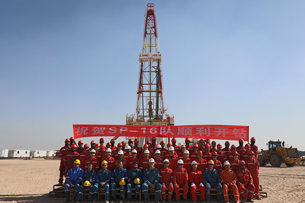 12月25日，中石化國工科威特分公司SINOPEC-16隊在科威特北部油區順利開鉆。中石化供圖
