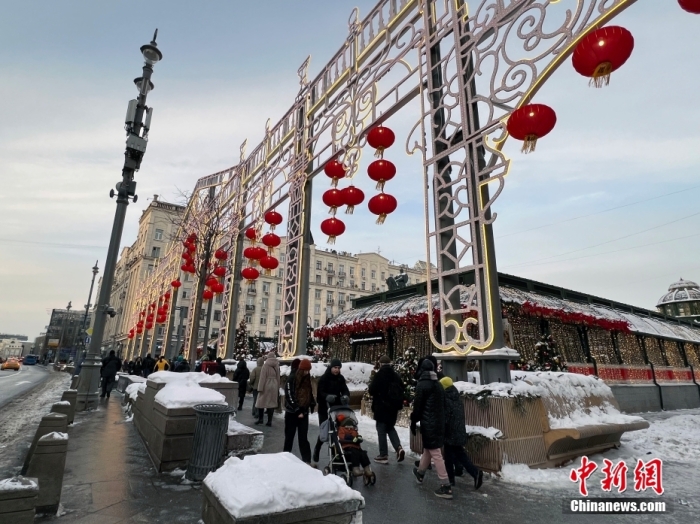 當(dāng)?shù)貢r間2月9日，中國農(nóng)歷新年慶祝活動啟動儀式在莫斯科市中心的卡梅爾格爾斯基巷舉行。圖為特維爾大街裝飾的中國大紅燈籠。<a target='_blank' href='/'><p  align=