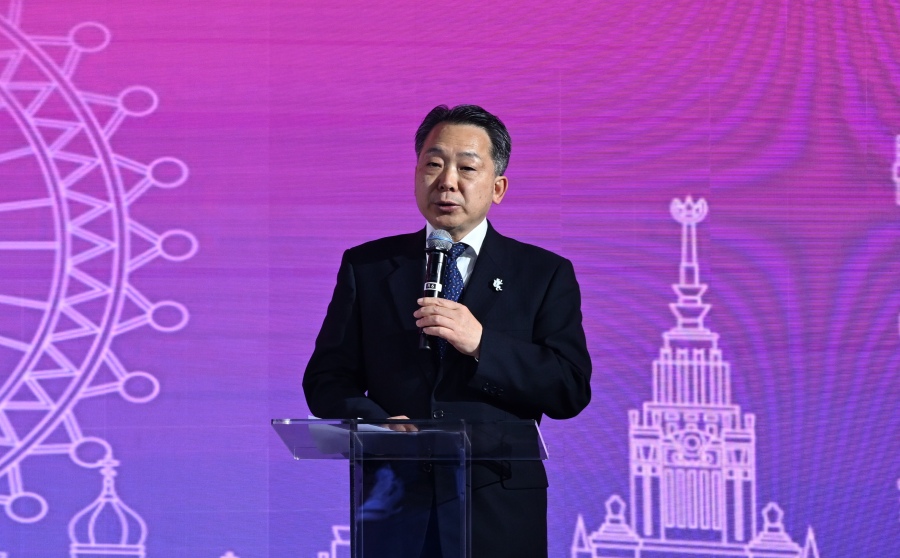 1.中國(guó)人民對(duì)外友好協(xié)會(huì)副會(huì)長(zhǎng)袁敏道在第四屆“中俄青年同走友誼路”活動(dòng)上致辭。主辦方供圖