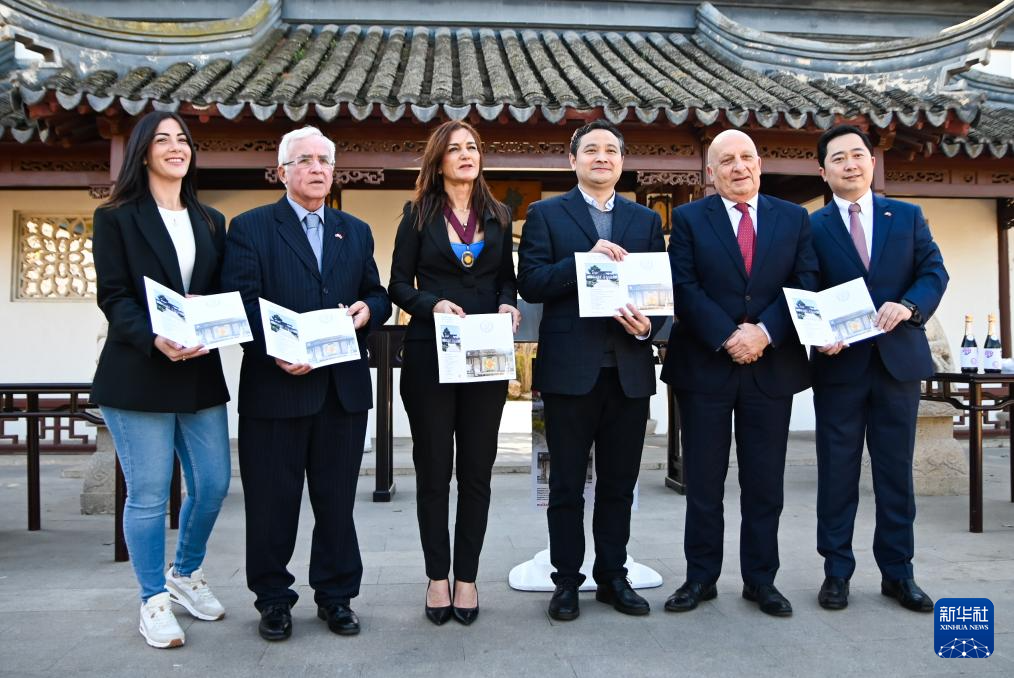 3月6日，嘉賓出席在馬耳他桑塔露琪亞市舉行的中國生肖郵票發行儀式。新華社發（喬納森·博格攝）