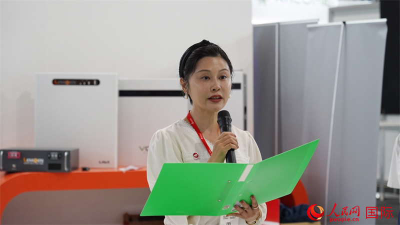 中建材海外經濟合作有限公司總經理姜婓致辭。人民網 劉暢攝