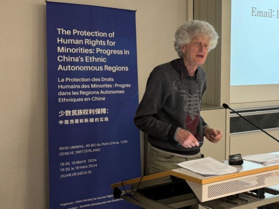 3月18日，由中國人權研究會主辦的“少數民族權利保障：中國西藏和新疆實踐”主題講座在瑞士日內瓦舉行。圖為比利時知名藏學家安德烈·拉克魯瓦在講座上發言。新華社記者石松攝