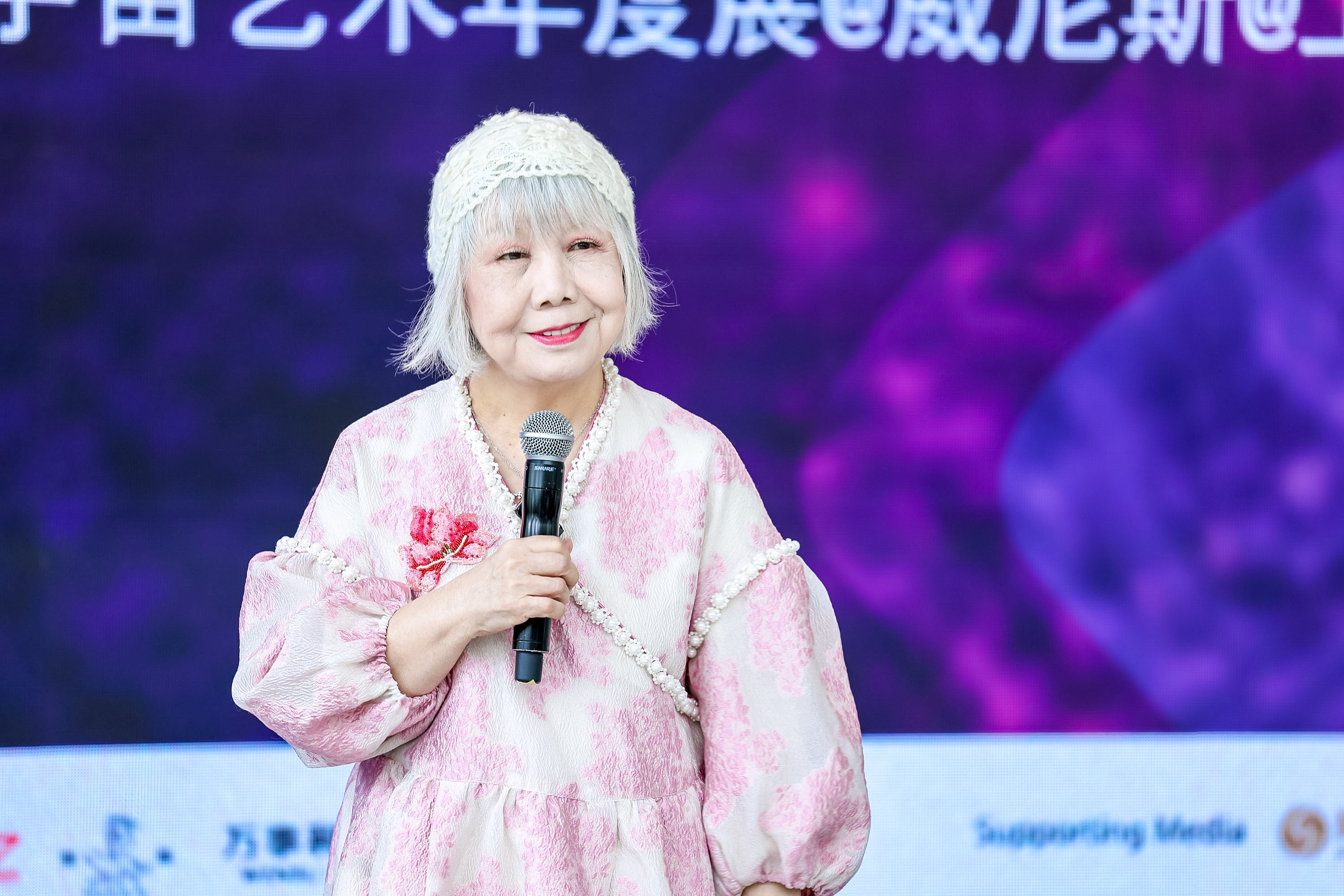 圖3：資深策展人、藝評家、臺北實踐大學教授陸蓉之致辭（圖片：鳳凰中心）
