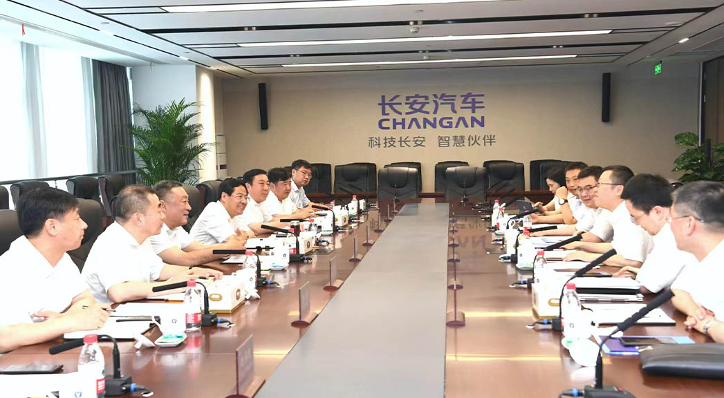張濤帶隊赴重慶對接洽談項目。 白永民攝