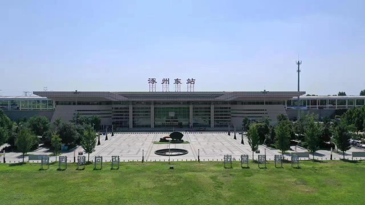 通勤專列高鐵始發站涿州東站。 熊華明、王聚言攝