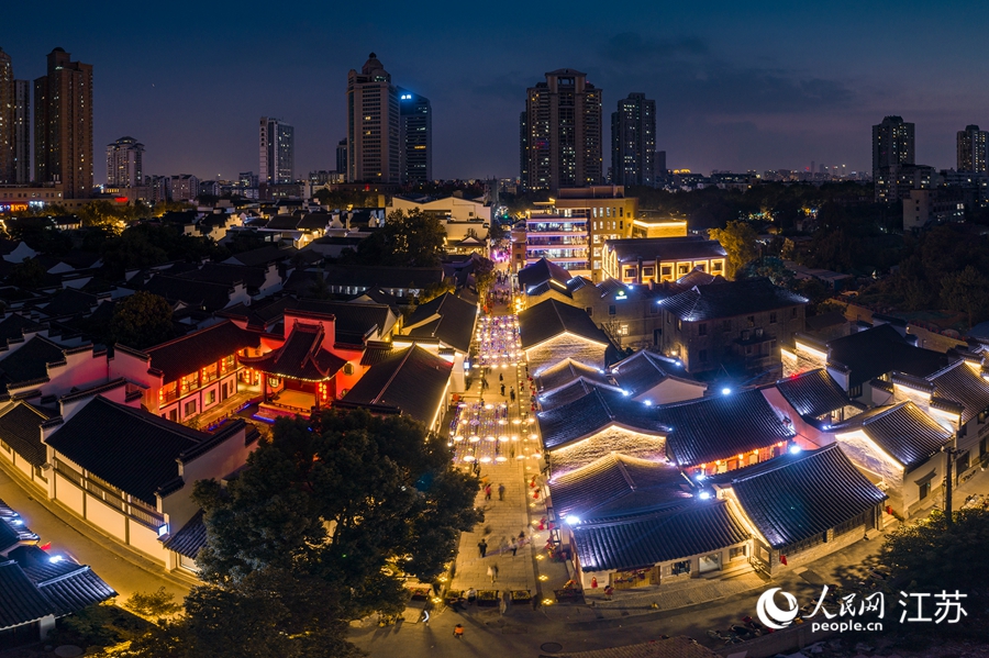 熙南里歷史文化休閑街區夜景。熙熙攝