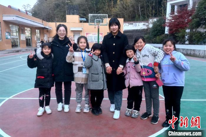車站客運員鄉村支教為孩子們插上飛出大山的“翅膀”