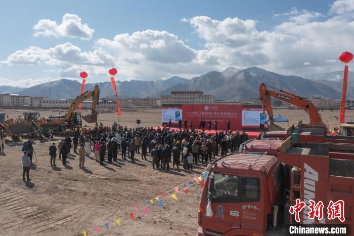圖為2023年江蘇援藏項(xiàng)目集中推進(jìn)會(huì)現(xiàn)場(chǎng)。　貢嘎來松 攝