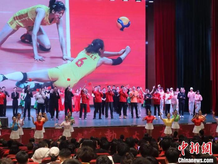 2023年全國青少年女排集訓閉幕式現場。　天津體育學院供圖