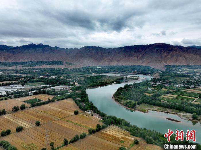 圖為黃河岸畔景色。(資料圖) 李玉峰 攝