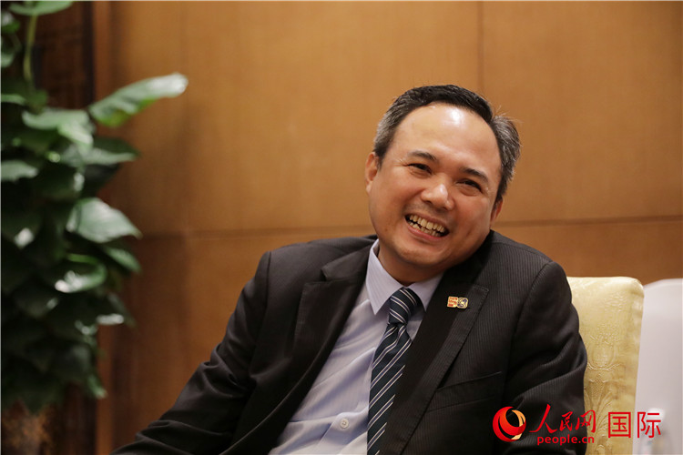 馬來西亞駐南寧總領(lǐng)事館總領(lǐng)事阿哈默·法蒂爾·伊斯邁爾在2024中國-東盟教育交流周期間接受人民網(wǎng)專訪。人民網(wǎng) 王婧攝