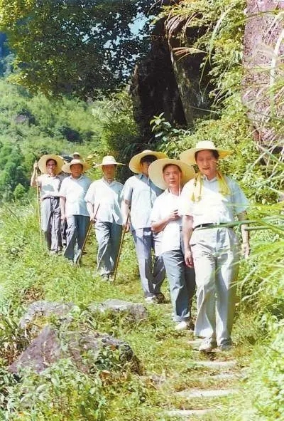 1989年7月，習近平在壽寧縣山村。