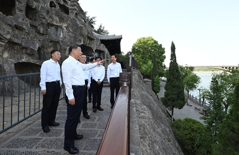 2025年5月19日至20日，中共中央總書記、國家主席、中央軍委主席習近平在河南考察。這是19日下午，習近平在洛陽龍門石窟考察。新華社記者 謝環(huán)馳 攝