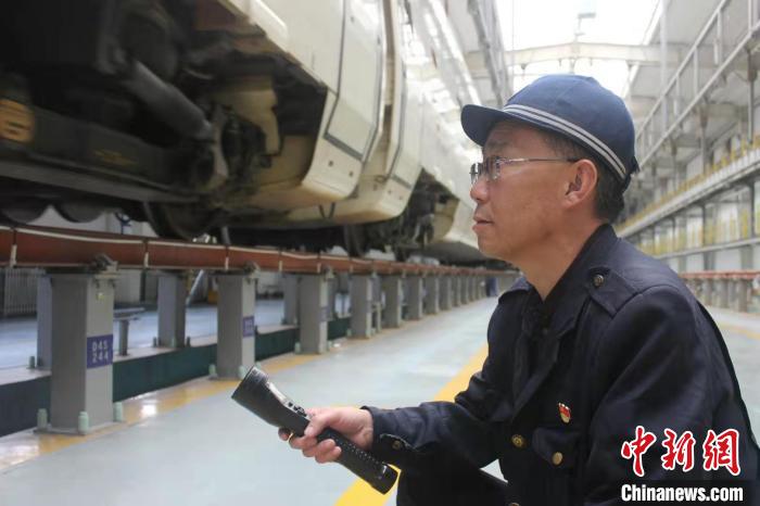 青藏鐵路“動車醫生”許建國的第二十五個春運