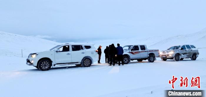 青海三江源：牧民生態管護人員開啟風雪巡山路