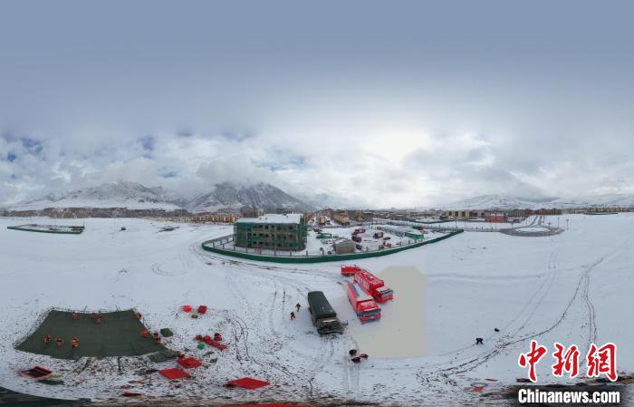 圖為地震實戰(zhàn)演練現(xiàn)場全景。　玉樹消防供圖