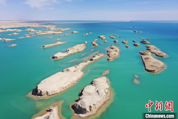 航拍青海大柴旦烏素特水上雅丹奇特景觀?！●R銘言 攝