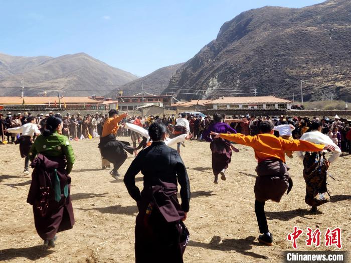 青海班瑪:“傳統+現代”方式開啟春耕“第一犁”