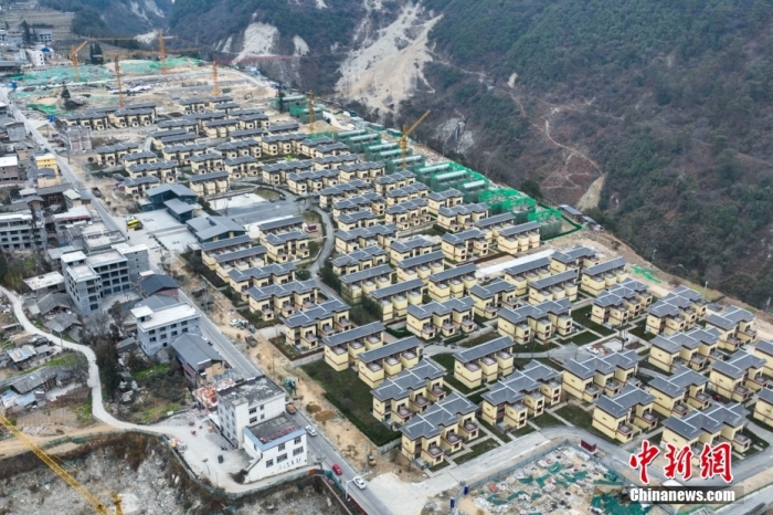 圖為2月1日，瀘定磨西鎮震后重建的安置小區。(無人機照片)<a target='_blank' href='/'><p  align=