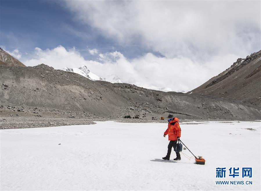 （新華全媒頭條·圖文互動(dòng)）（8）往更高處長(zhǎng)、往長(zhǎng)春北京方向移動(dòng)——來(lái)自海拔8848.86米的報(bào)告