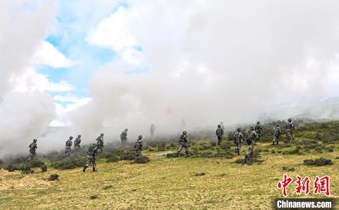 近萬精兵列陣西藏軍區組織“雪域使命-2021”演習