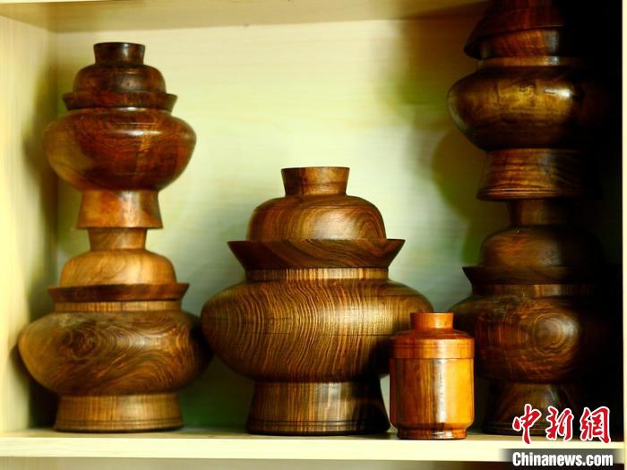 圖為各種木碗成品?！?鄧巴 　攝