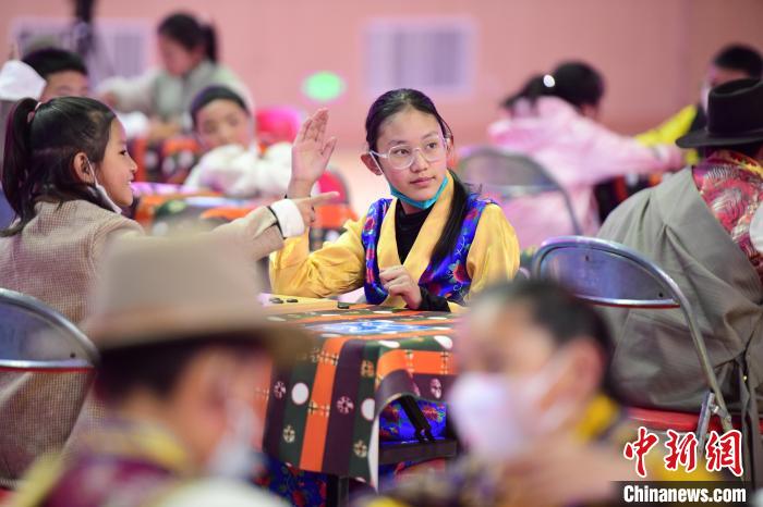 圖為比賽現(xiàn)場(chǎng)。　貢嘎來松 攝