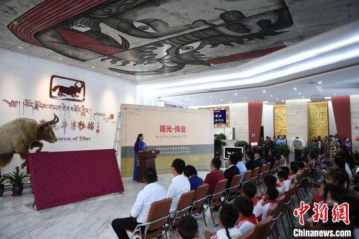 圖為《曙光·偉業——五四運動與中國共產黨的成立》“七一”特展開幕儀式現場。　貢嘎來松 攝