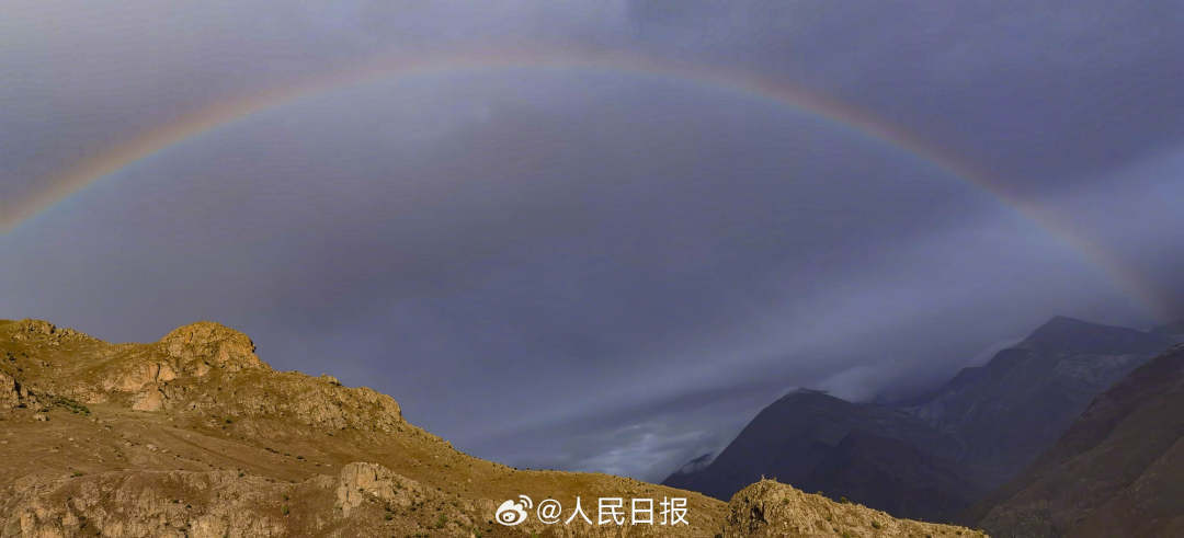 接好運！青藏高原現巨大彩虹橋